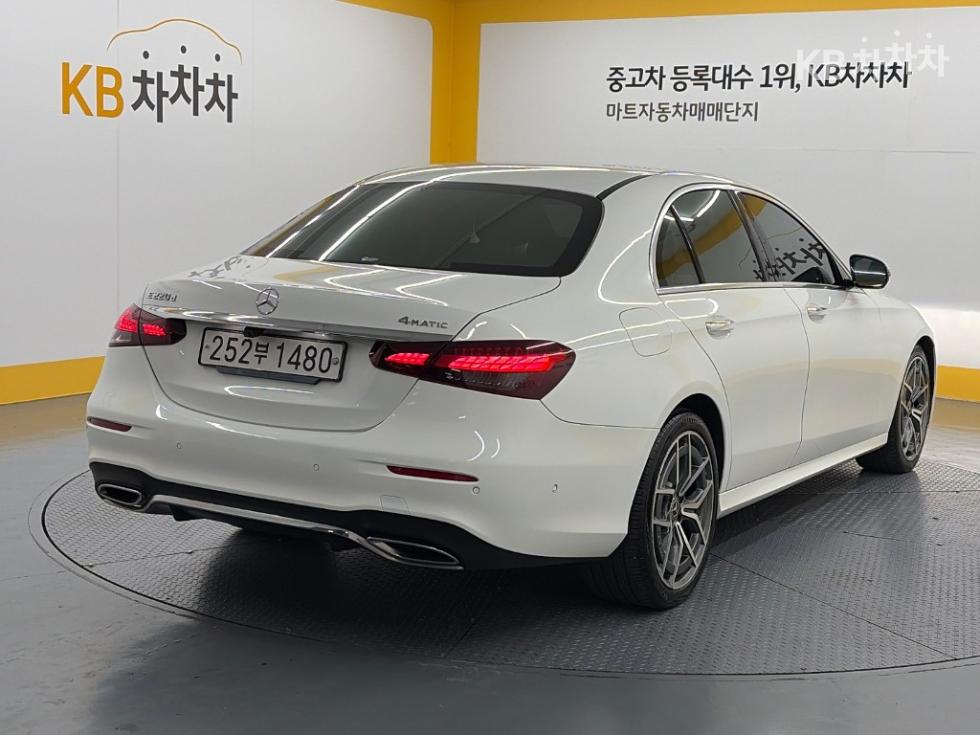 Mercedes-Benz E-Class AMG Line — фото 4