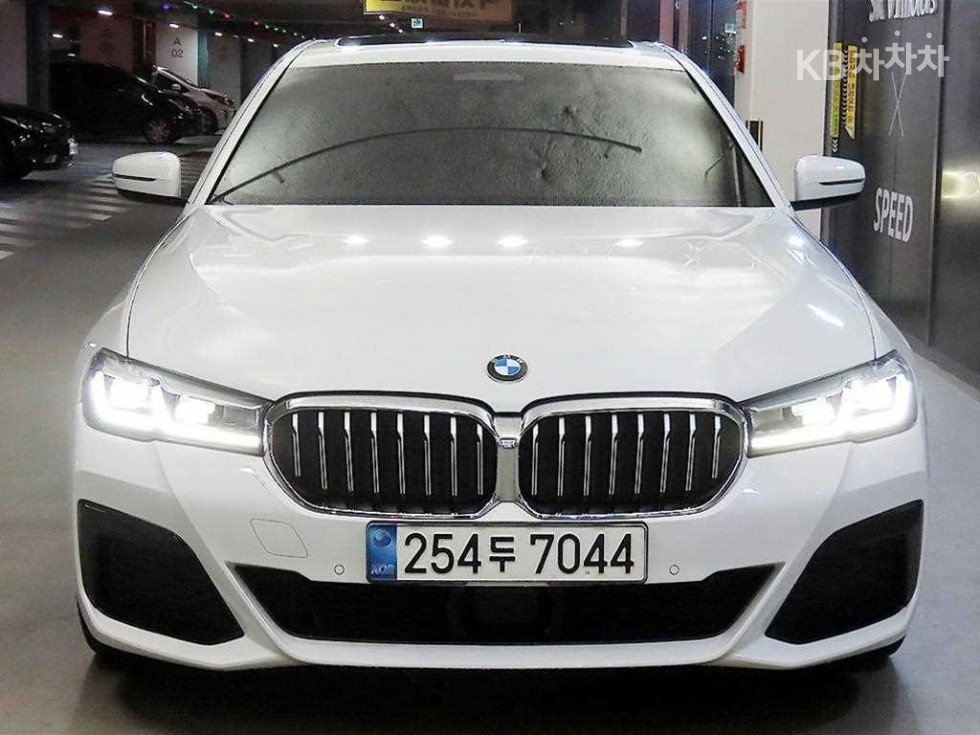 BMW 5 Series M Sport — фото 2