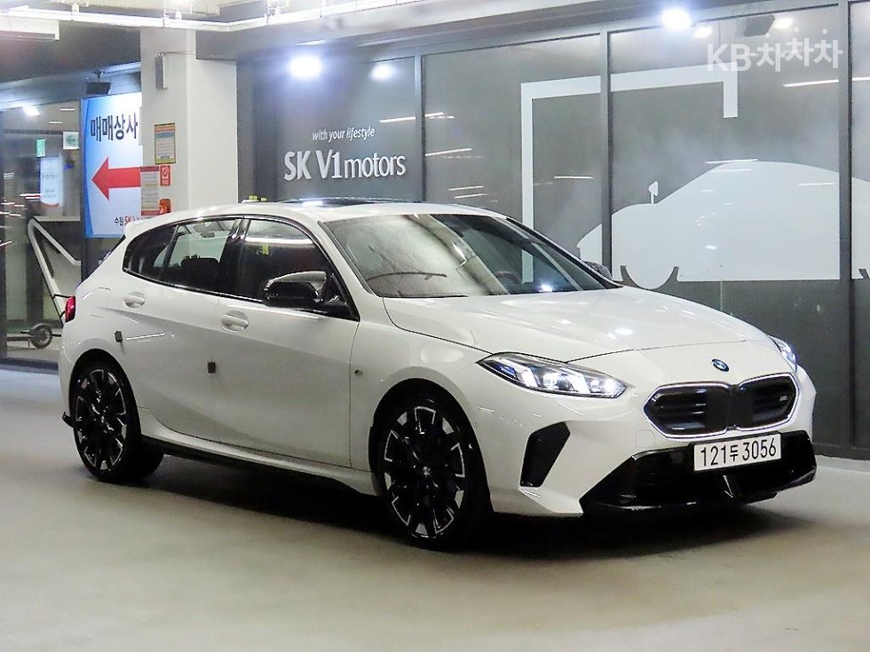 BMW 1 Series BASE MODEL — фото 1
