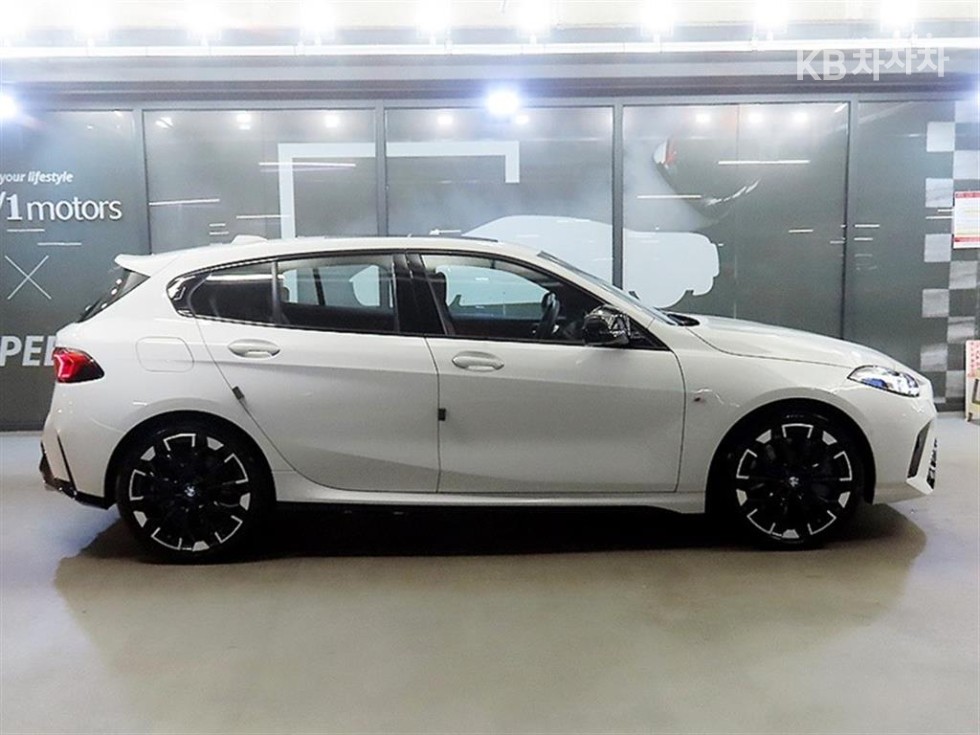 BMW 1 Series BASE MODEL — фото 3
