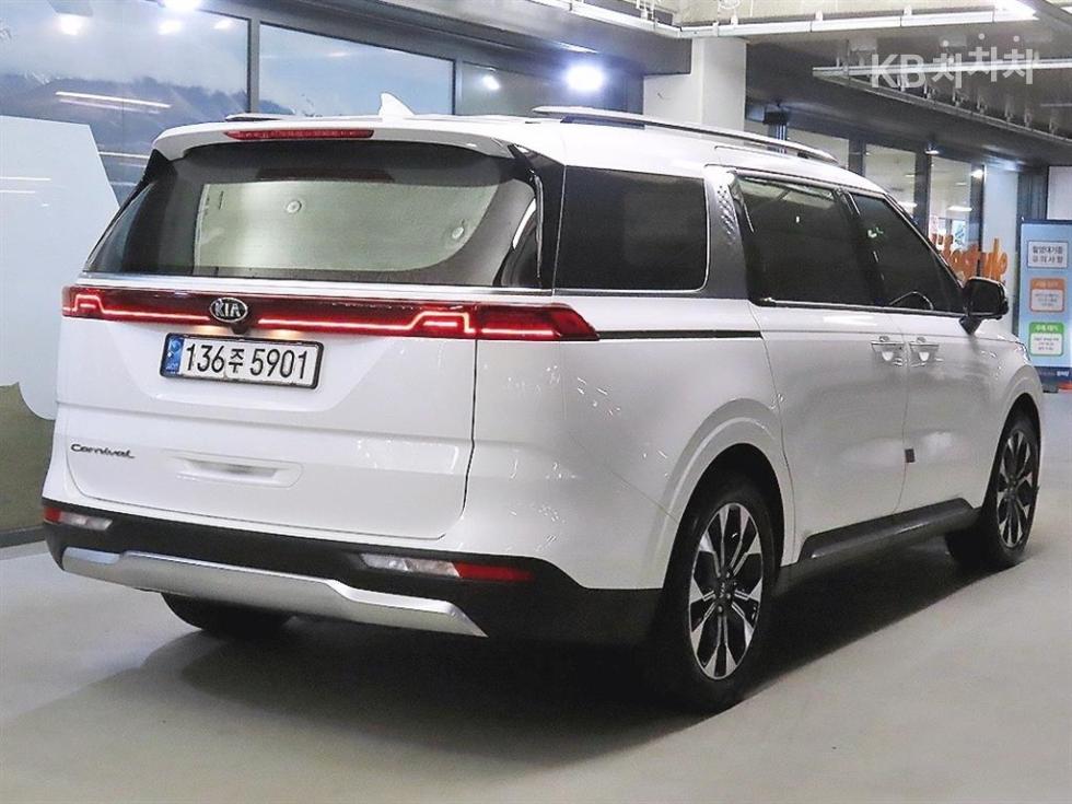 Kia Carnival SIGNATURE — фото 4