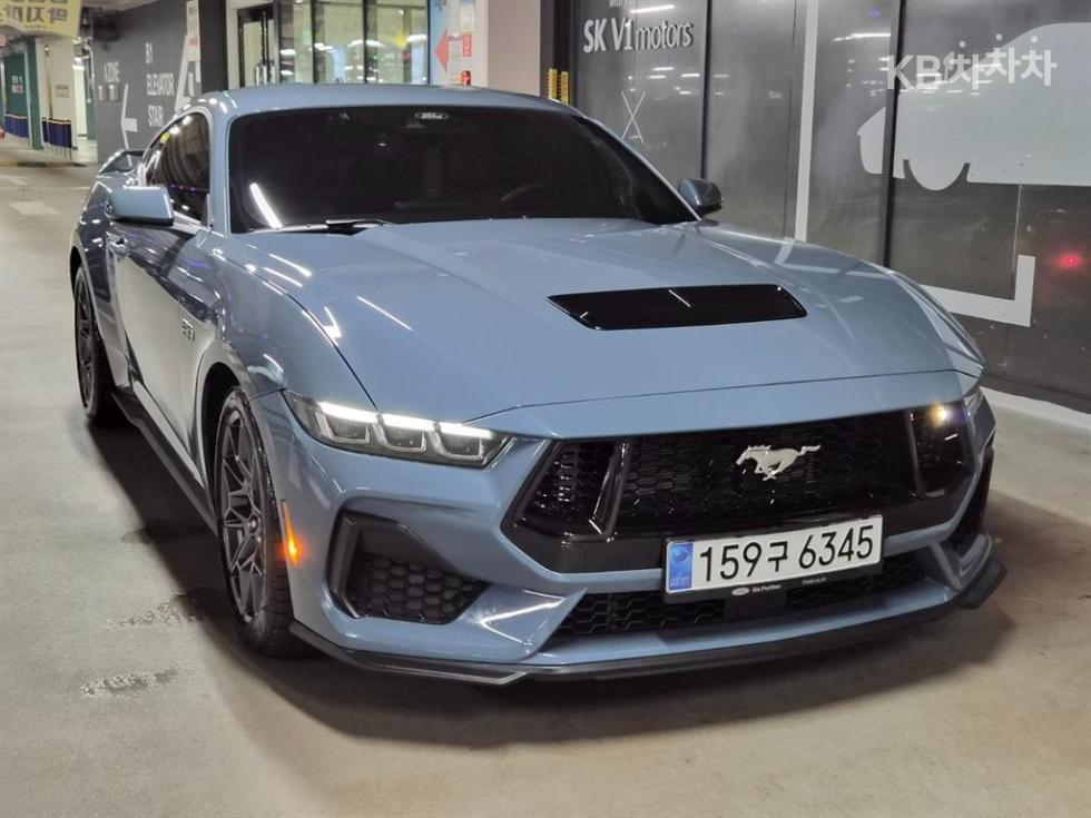 Ford Mustang Premium — фото 1