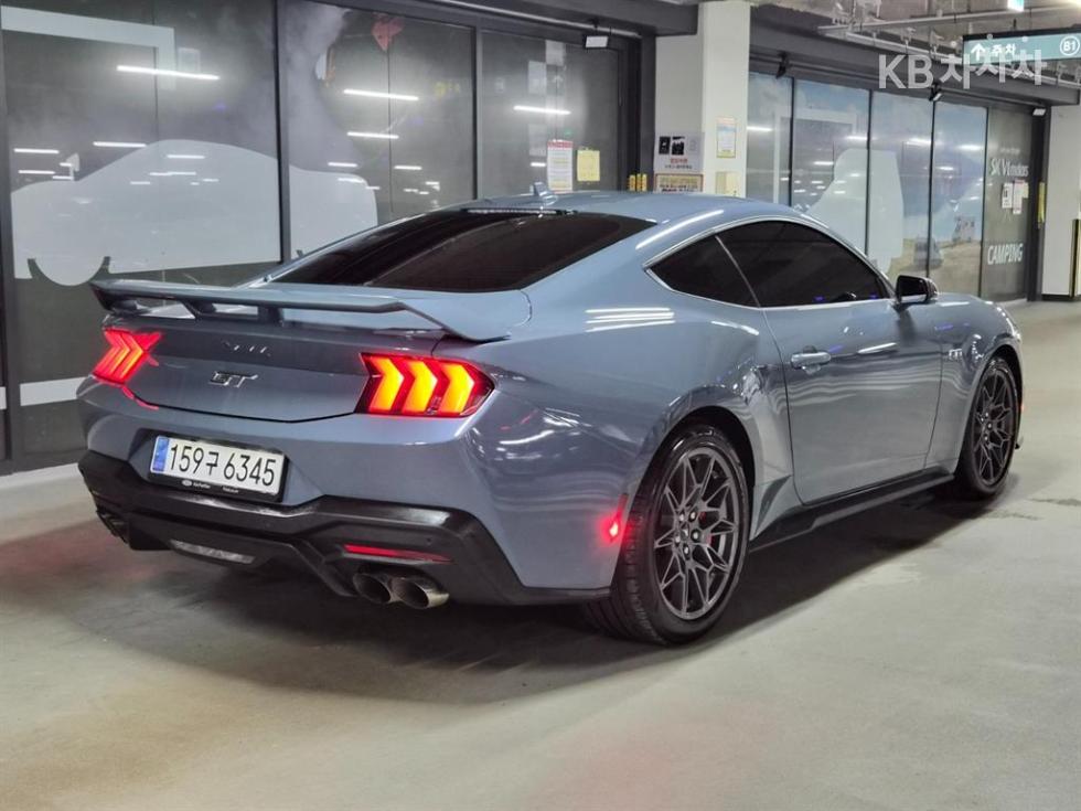 Ford Mustang Premium — фото 4