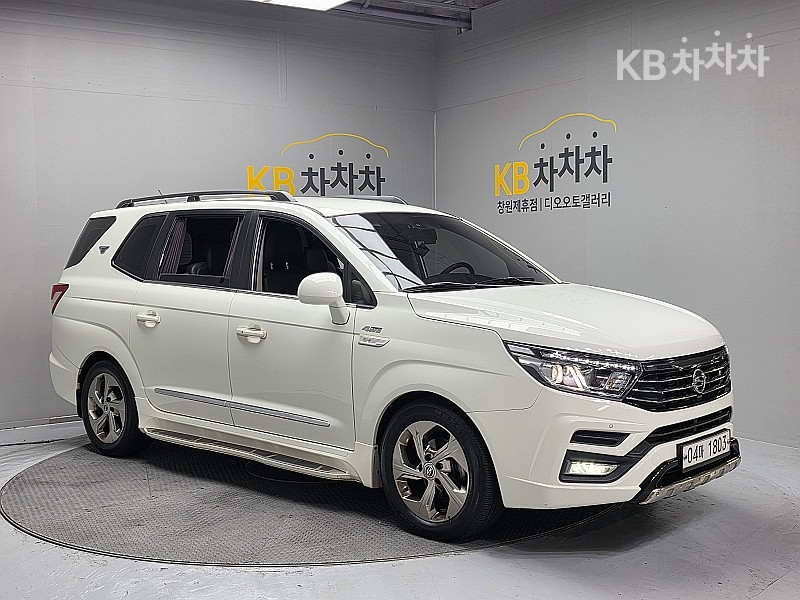 KG Mobility Korando 9-Seater — фото 2