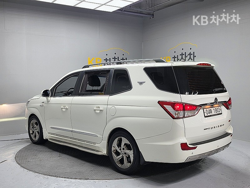 KG Mobility Korando 9-Seater — фото 4