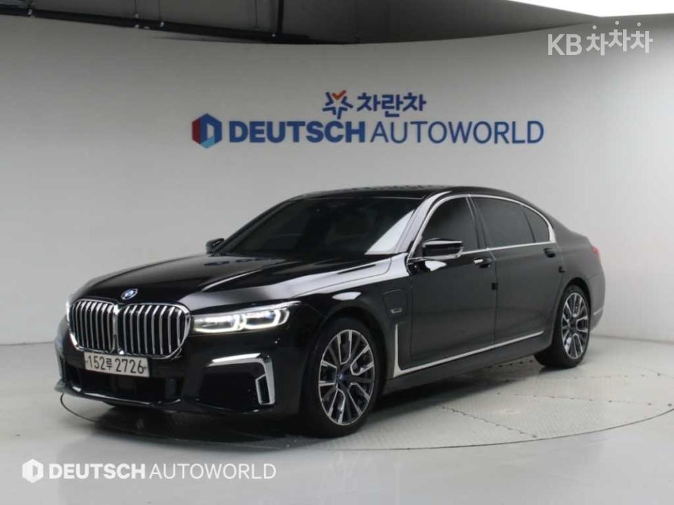 BMW 7 Series M Sport — фото 1