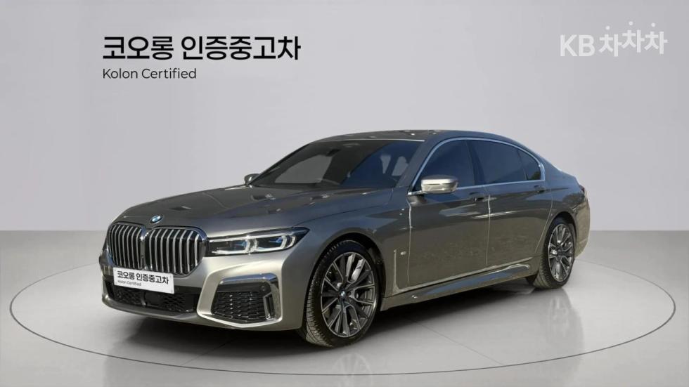 BMW 7 Series M Sport — фото 1