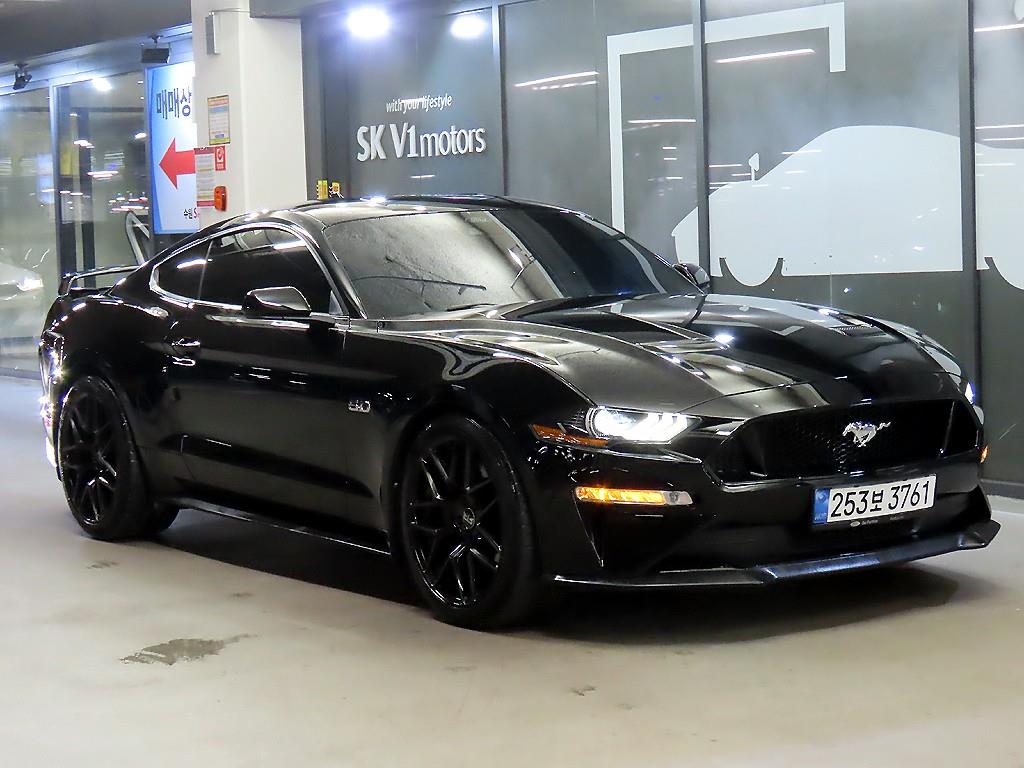 Ford Mustang Premium — фото 1
