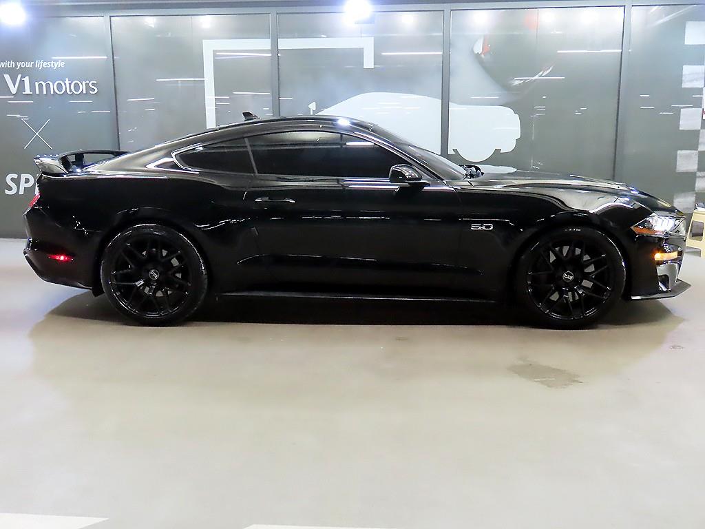 Ford Mustang Premium — фото 3
