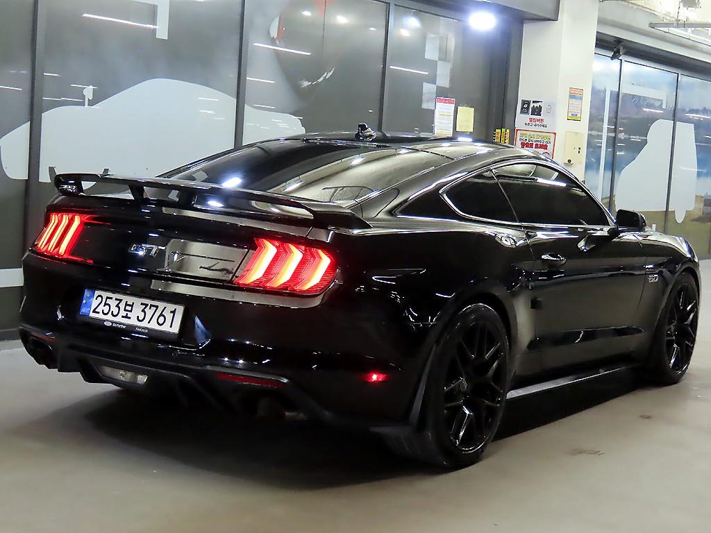 Ford Mustang Premium — фото 4
