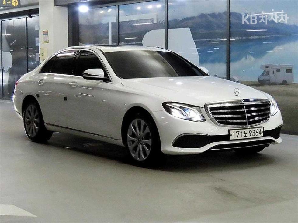 Mercedes-Benz E-Class Exclusive — фото 1