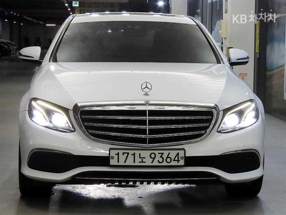 Mercedes-Benz E-Class Exclusive — фото 2