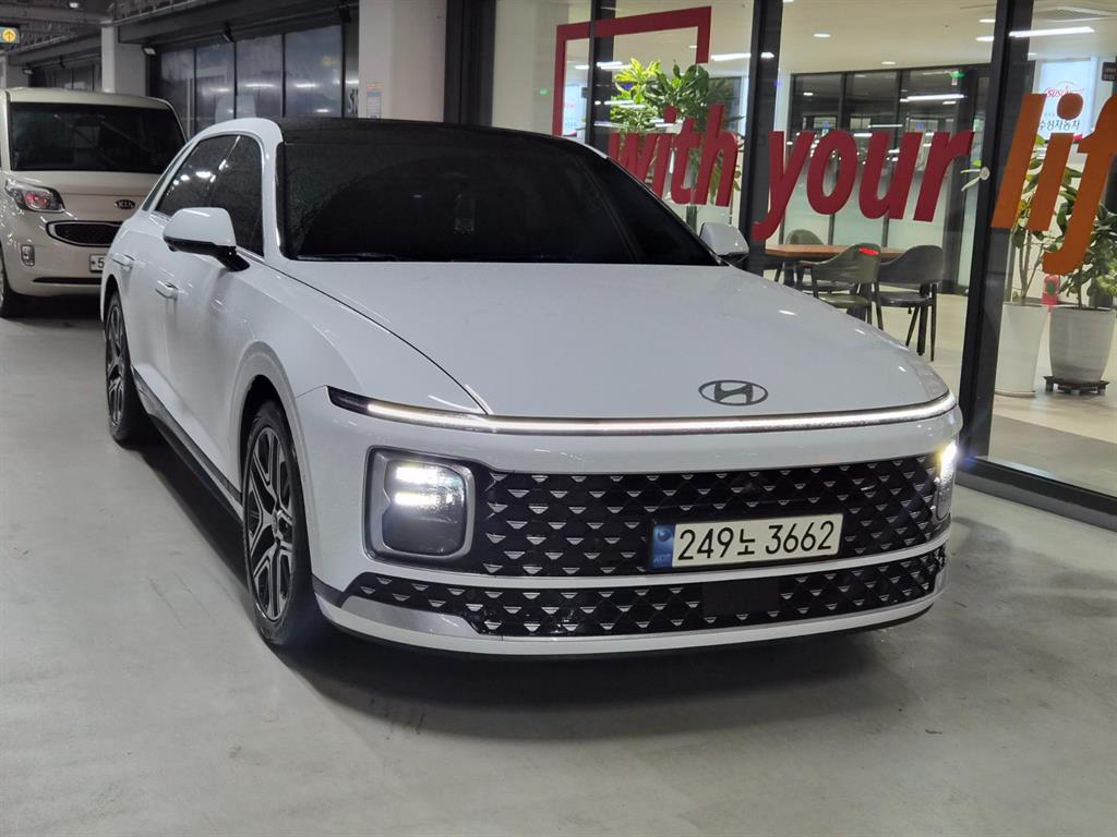 Hyundai Grandeur EXCLUSIVE — фото 1