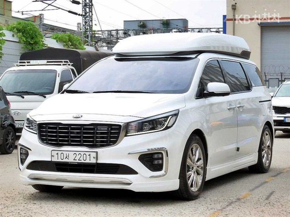 Kia Carnival Noblesse Special — фото 1