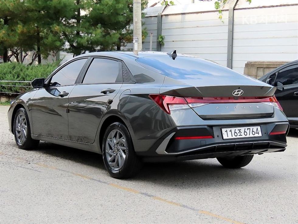 Hyundai Avante — фото 3
