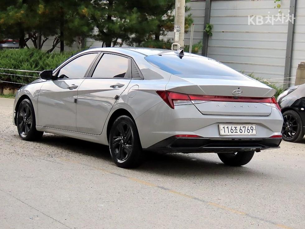 Hyundai Avante — фото 3