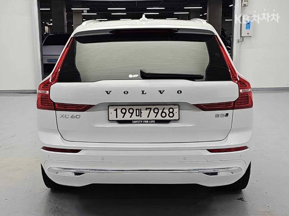 Volvo XC60 Plus Bright — фото 3