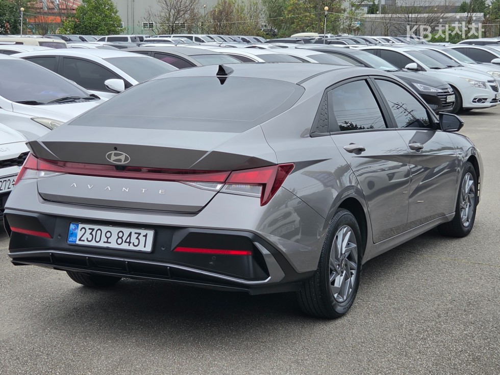Hyundai Avante — фото 4