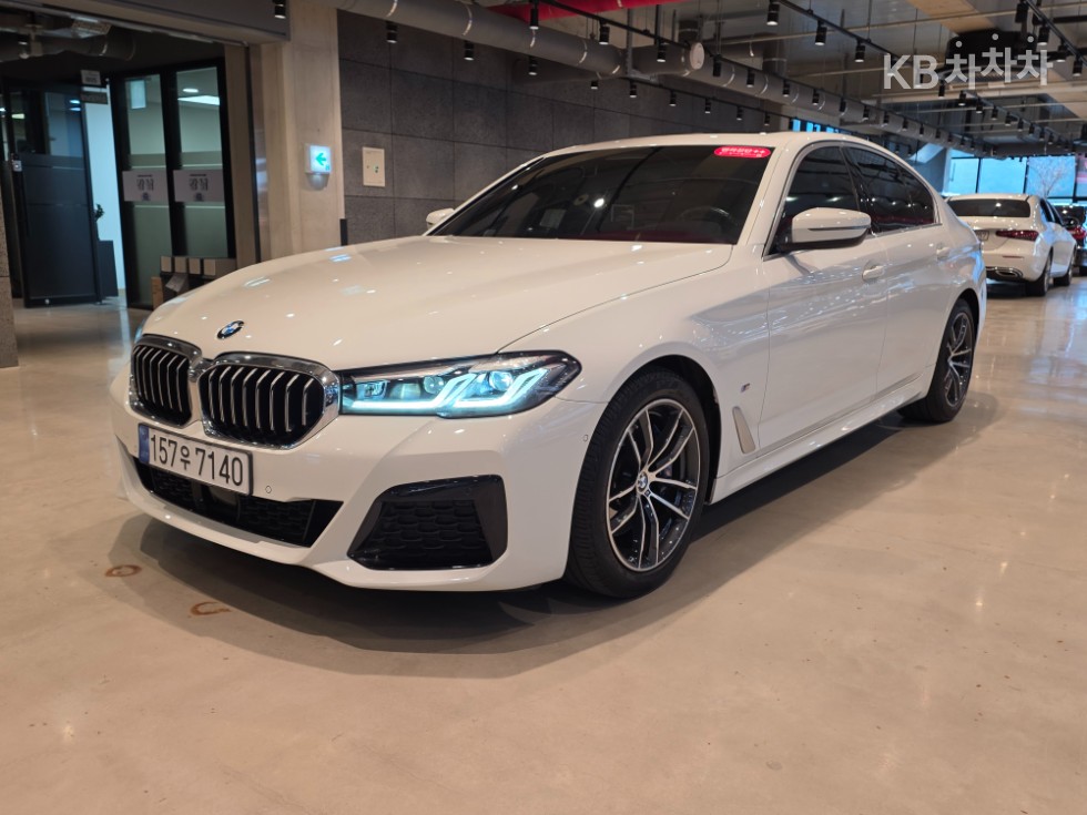 BMW 5 Series M Sport — фото 1