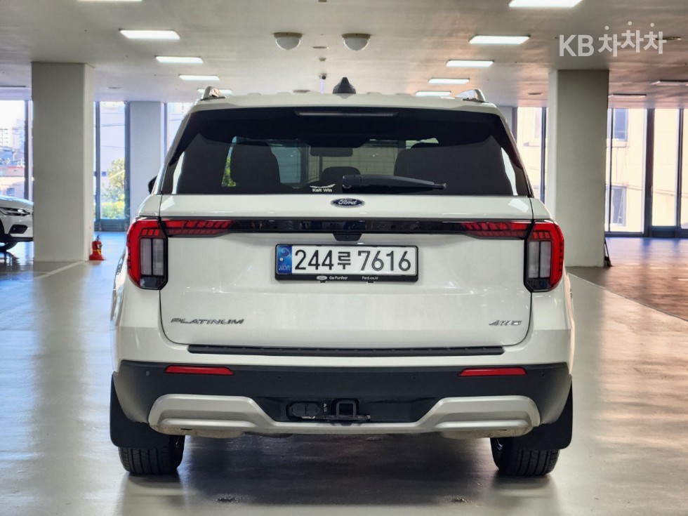 Ford Explorer Platinum — фото 3