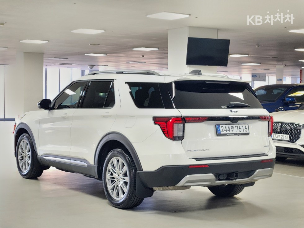 Ford Explorer Platinum — фото 4