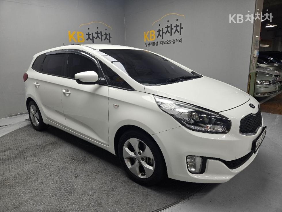 Kia Carens — miniaturë 3
