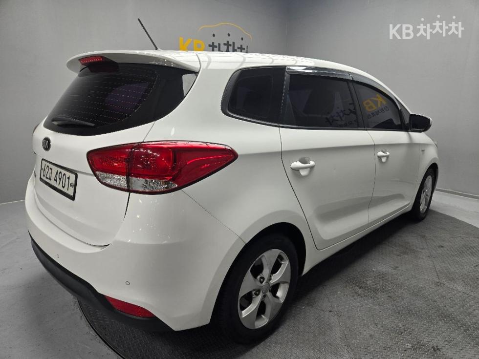 Kia Carens — miniaturë 8