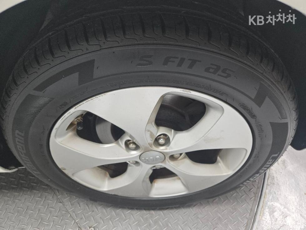 Kia Carens — miniaturë 20