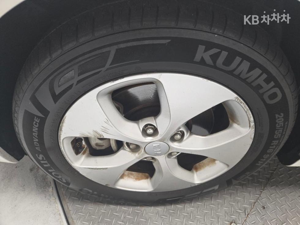 Kia Carens — miniaturë 19