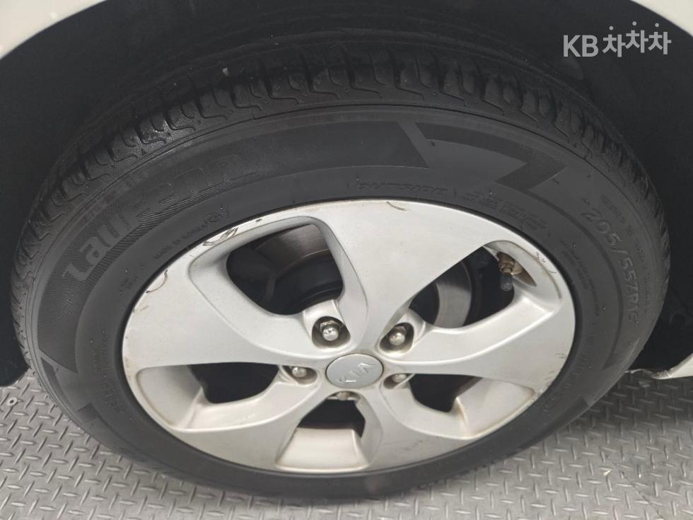 Kia Carens — miniaturë 18