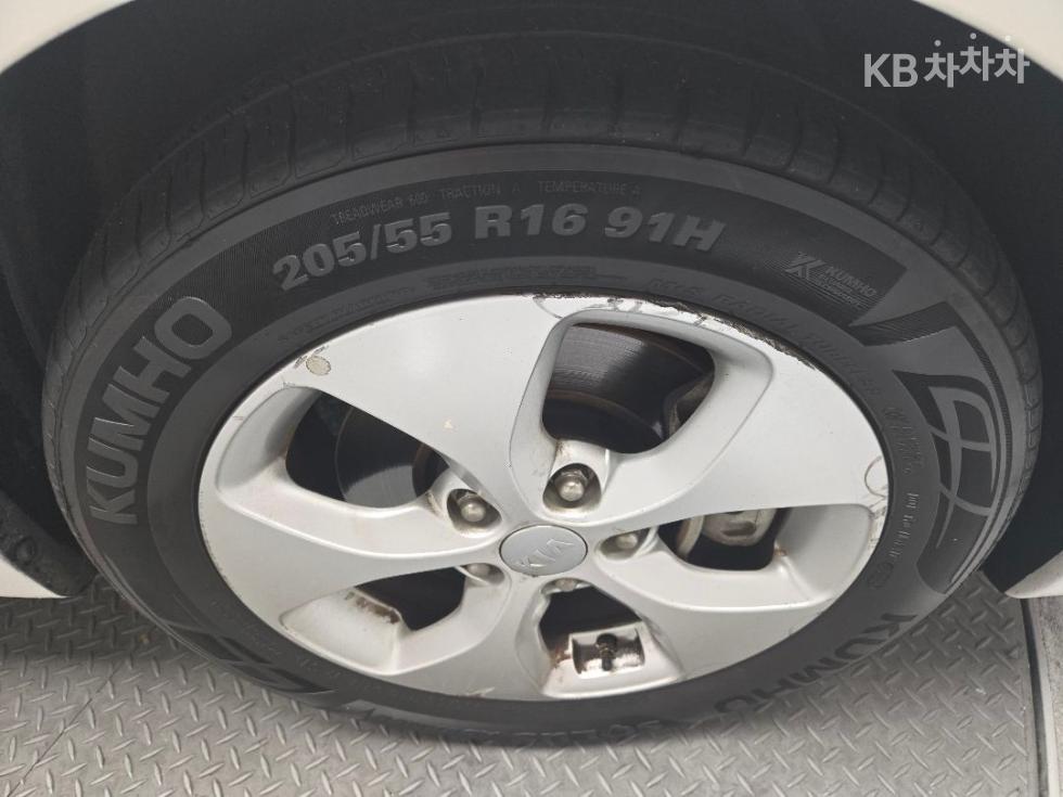 Kia Carens — miniaturë 22