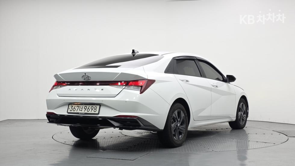 Hyundai Avante — фото 2