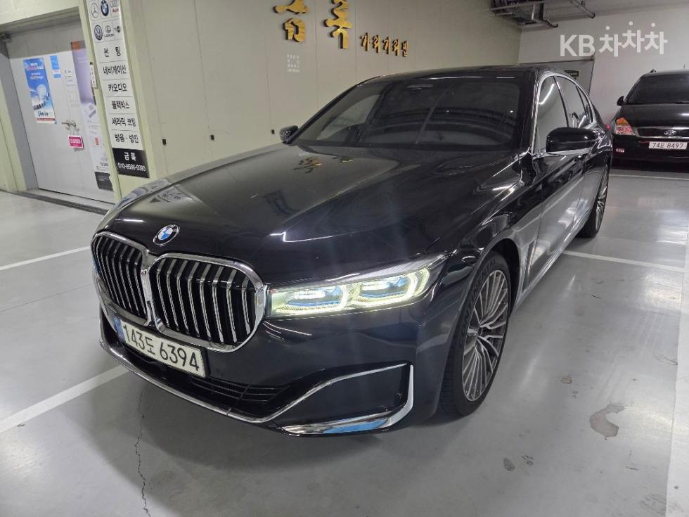BMW 7 Series M Sport — фото 1