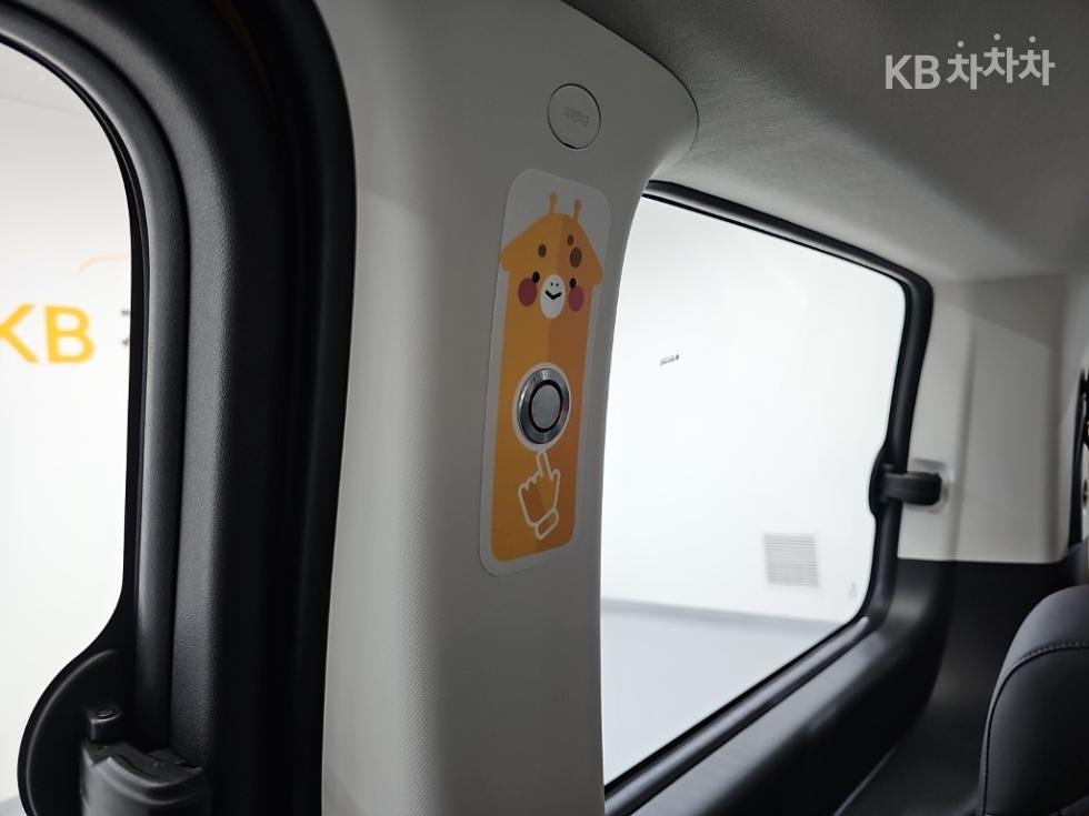 Hyundai Staria — miniaturë 13