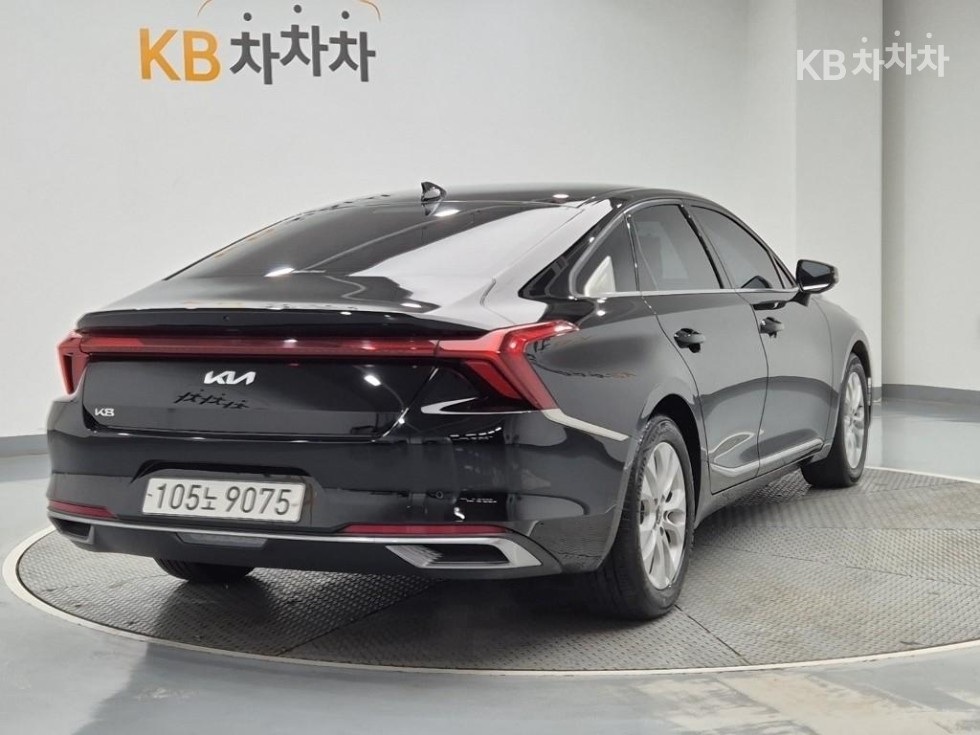 Kia K8 — miniaturë 3