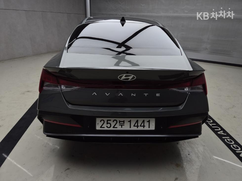 Hyundai Avante — фото 3