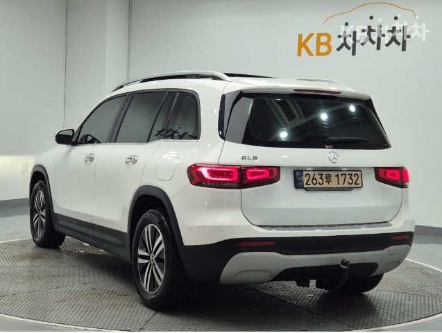 Mercedes-Benz GLB-Class — фото 2