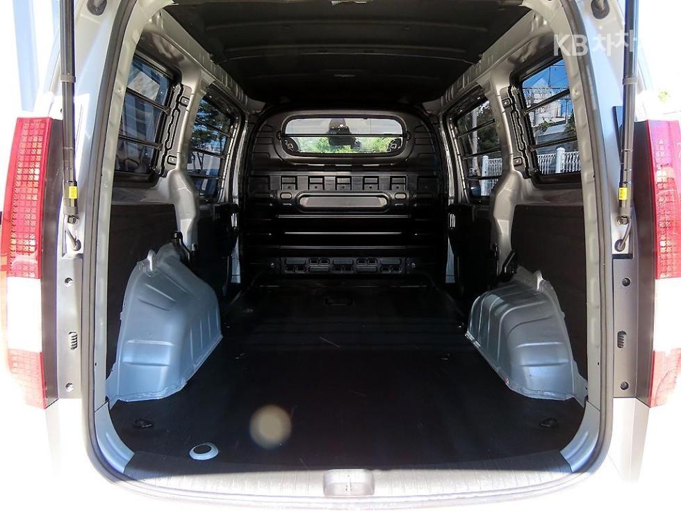 Hyundai Staria — miniaturë 18