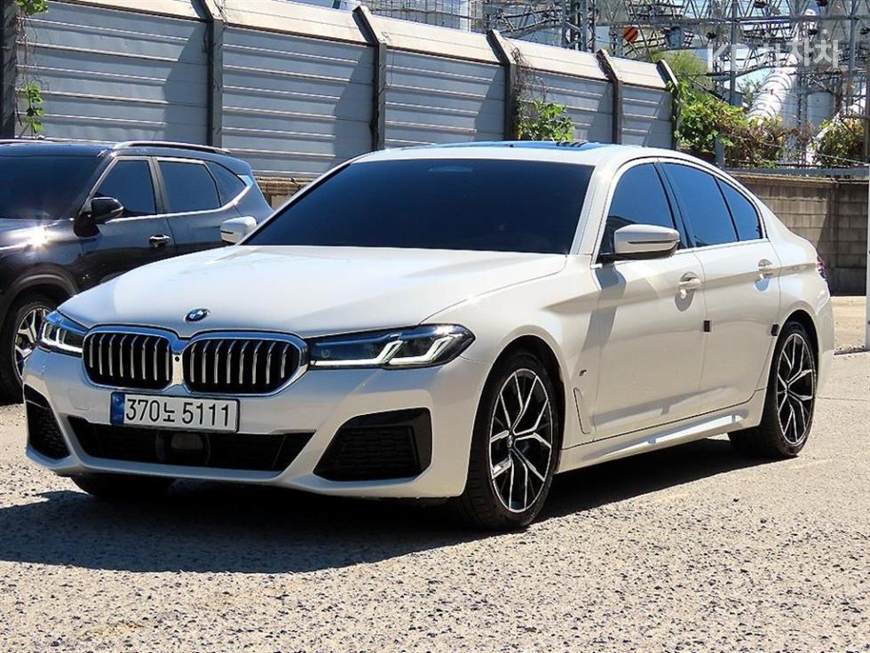 BMW 5 Series M Sport — фото 2