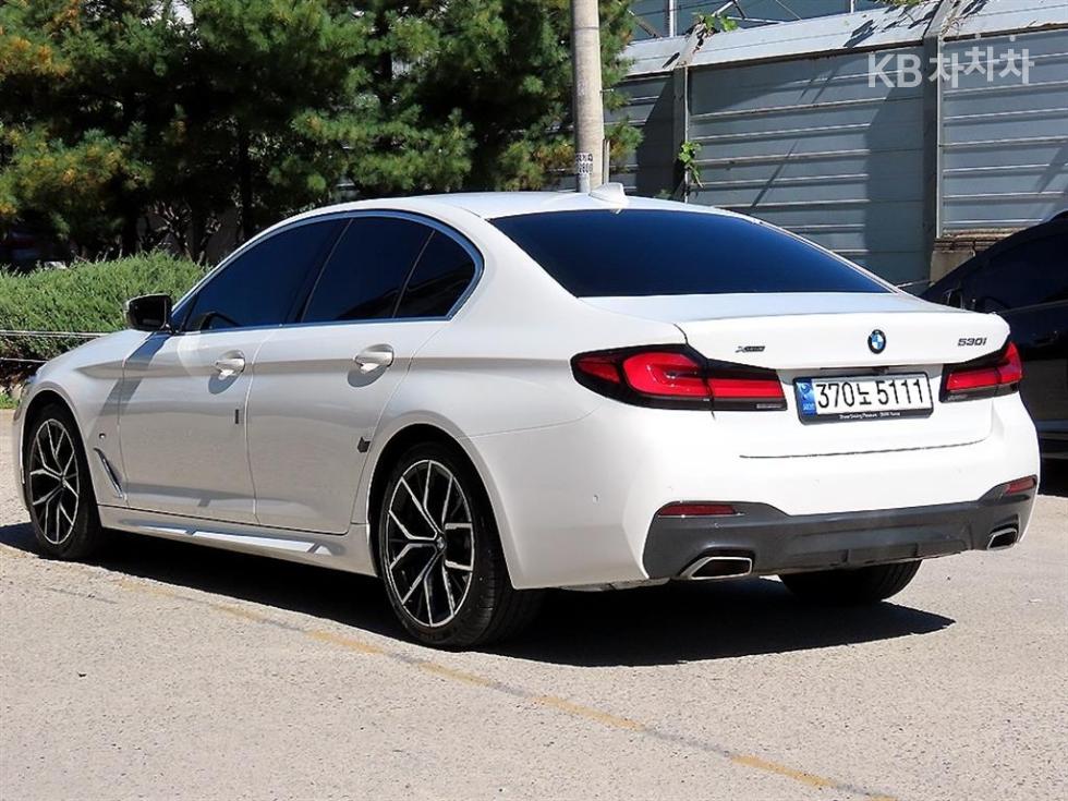 BMW 5 Series M Sport — фото 3