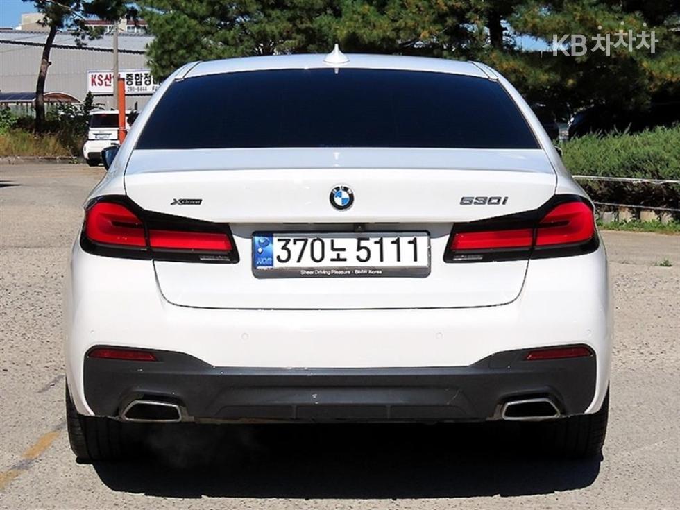 BMW 5 Series M Sport — фото 4