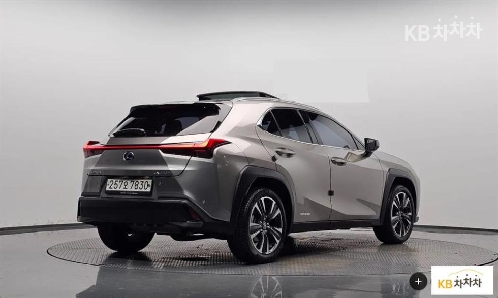 Lexus UX BASE MODEL — фото 2