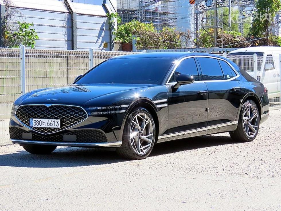 Genesis G90 BASE MODEL — фото 2