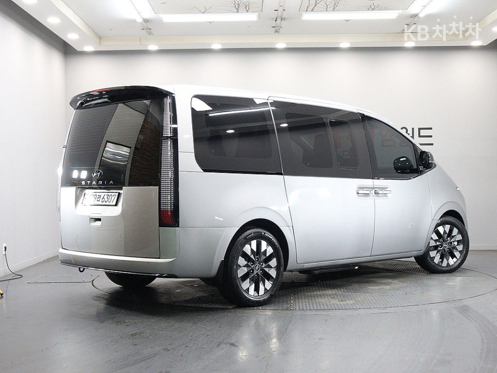Hyundai Staria PRESTIGE — фото 3