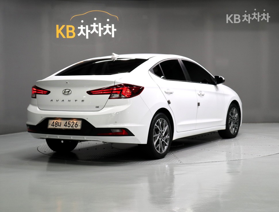 Hyundai Avante Style — фото 3