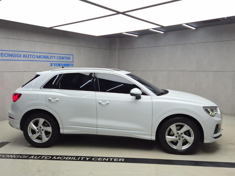 Audi Q3 Premium — фото 2