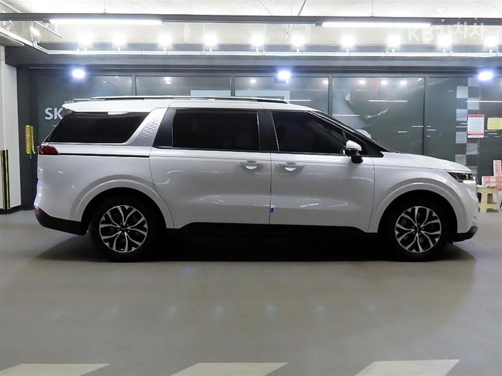 Kia Carnival PRESTIGE — фото 3