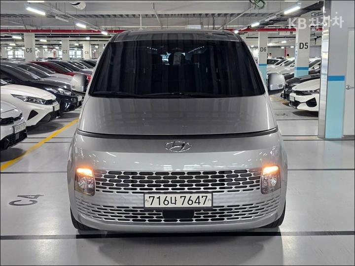 Hyundai Staria 3.5 LPG 투어러 11 모던 — foto 1