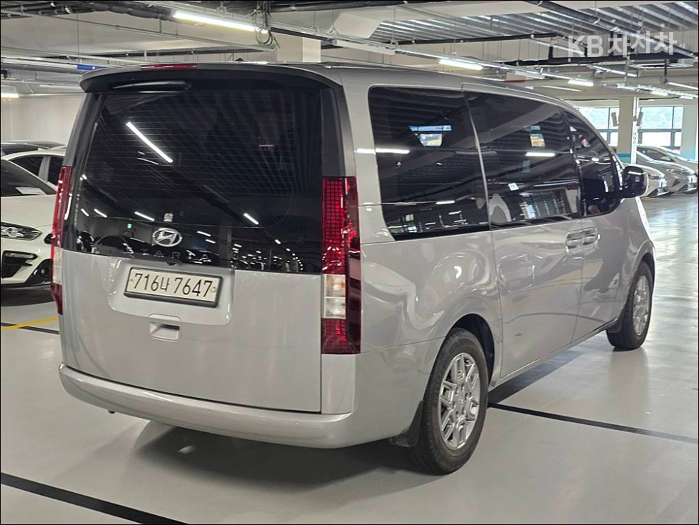 Hyundai Staria — miniaturë 5