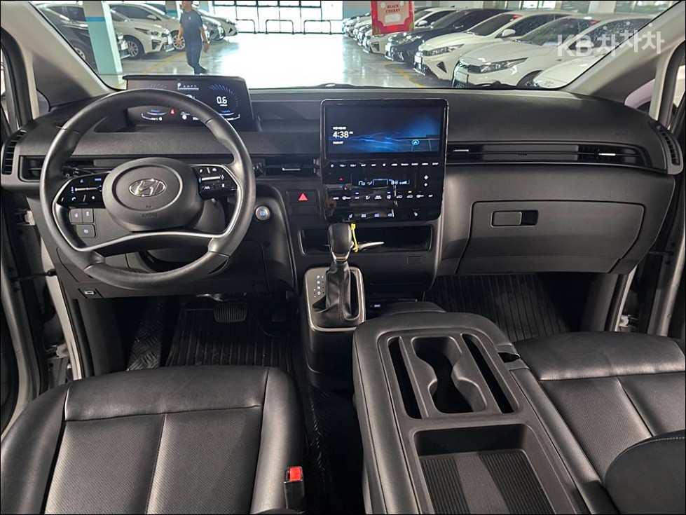 Hyundai Staria — miniaturë 7